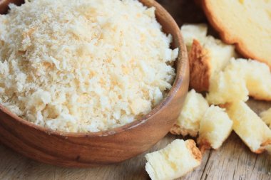 Ahşap üzerine ekmek kırıntısı