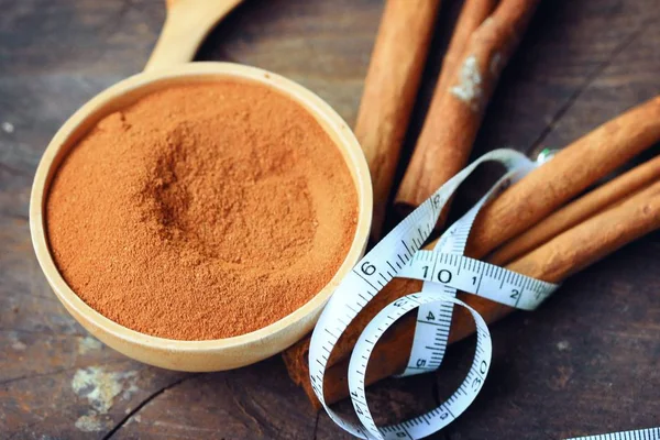 Cinnamon powder and pile — Stock Photo, Image