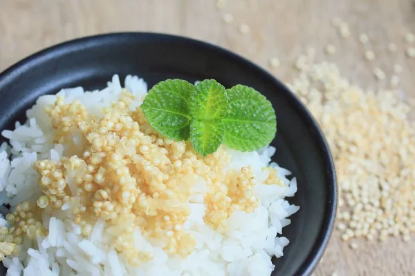 Gekochter Reis und Quinua — Stockfoto