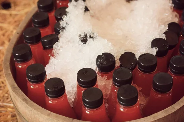 市場でトマト ジュース — ストック写真