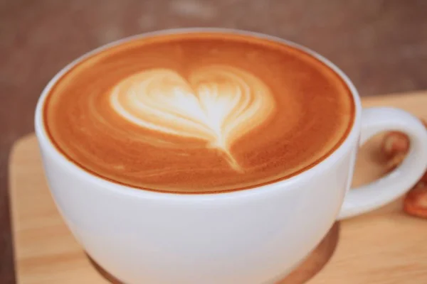 Ahşap üzerinde sıcak kahve — Stok fotoğraf