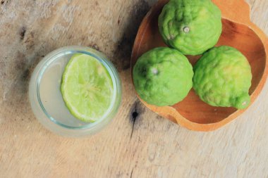 Güney Afrika'da bir kabile kireç suyu