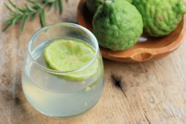 Güney Afrika'da bir kabile kireç suyu