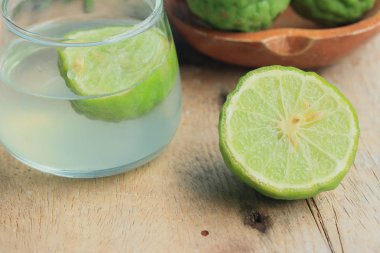 Güney Afrika'da bir kabile kireç suyu