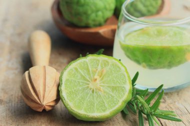 Güney Afrika'da bir kabile kireç suyu