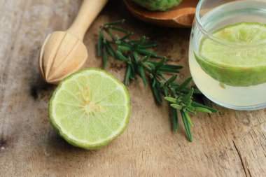 Güney Afrika'da bir kabile kireç suyu