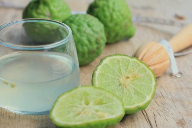 Güney Afrika'da bir kabile kireç suyu