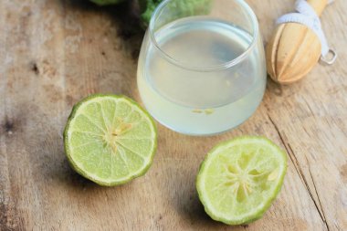 Güney Afrika'da bir kabile kireç suyu