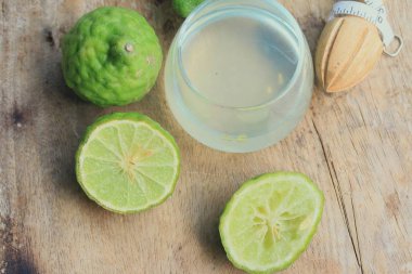 Güney Afrika'da bir kabile kireç suyu