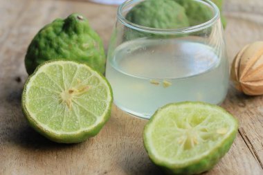 Güney Afrika'da bir kabile kireç suyu