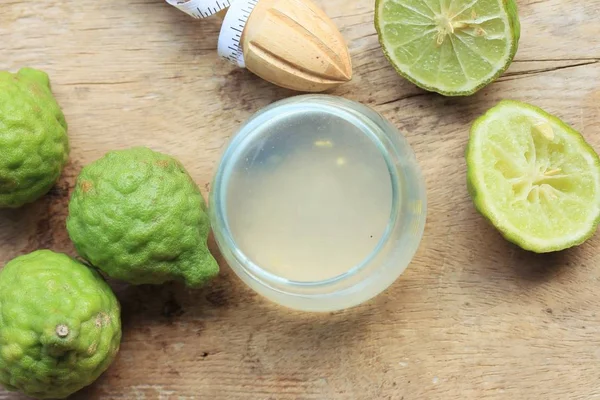 Güney Afrika'da bir kabile kireç suyu