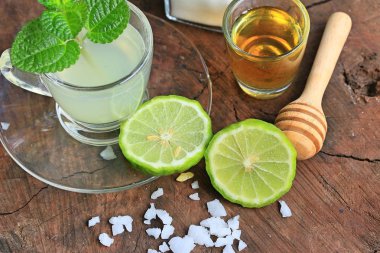 Güney Afrika'da bir kabile kireç bal ile