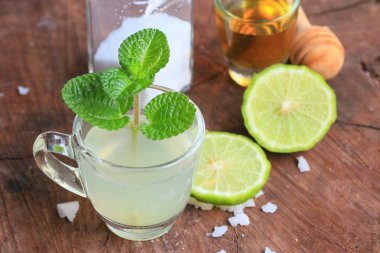 Güney Afrika'da bir kabile kireç bal ile