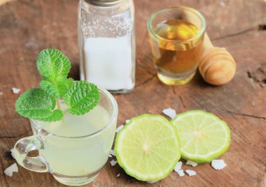 Güney Afrika'da bir kabile kireç bal ile