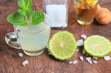 Güney Afrika'da bir kabile kireç bal ile