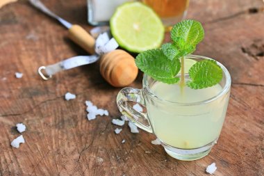 Güney Afrika'da bir kabile kireç bal ile