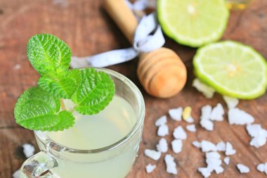 Güney Afrika'da bir kabile kireç bal ile