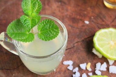 Güney Afrika'da bir kabile kireç bal ile