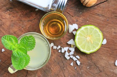 Güney Afrika'da bir kabile kireç bal ile