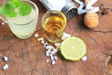 Güney Afrika'da bir kabile kireç bal ile