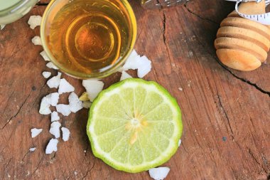 Güney Afrika'da bir kabile kireç bal ile