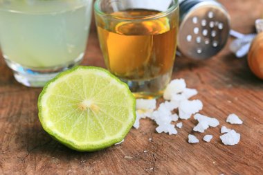 Güney Afrika'da bir kabile kireç bal ile