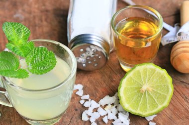 Güney Afrika'da bir kabile kireç bal ile