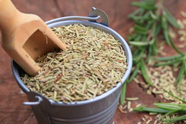 Kuru otlar biberiye yaprağı