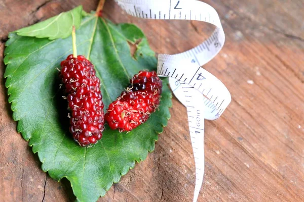 Fresh organic mulberry fruit — Stock Photo, Image