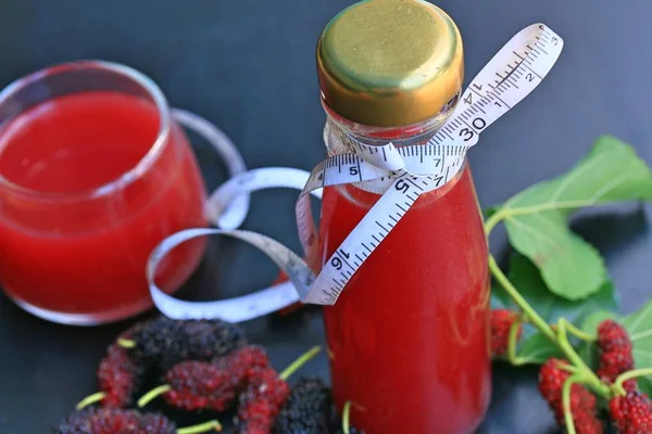 Frutta e succo di gelso — Foto Stock