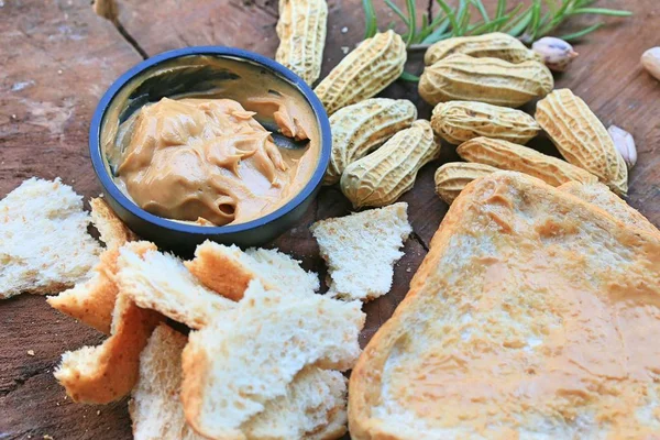 Peanut butter and bread — Stock Photo, Image