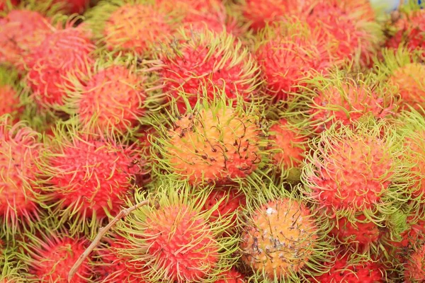 Rambutan at the market — Stock Photo, Image