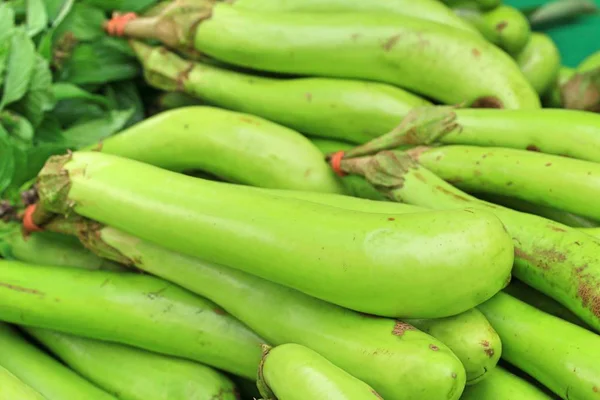 Aubergine på marknaden — Stockfoto