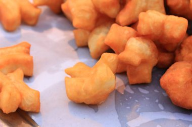 derin yağda kızartılmış hamur sopa