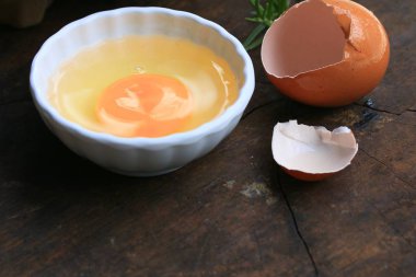 yumurta sarısı ile taze