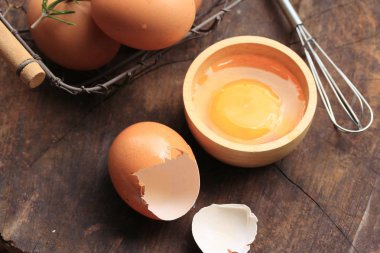 yumurta sarısı ile taze