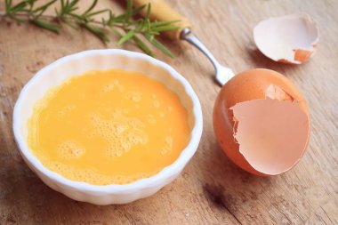 yumurta sarısı ile taze