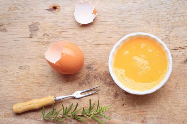 yumurta sarısı ile taze