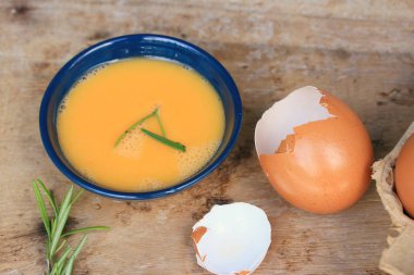 yumurta sarısı ile taze