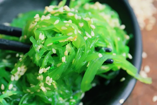 Ensalada de algas marinas - Comida japonesa — Foto de Stock