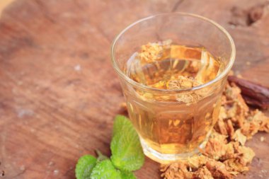 Chrysanthemum çayı ve kurutulmuş