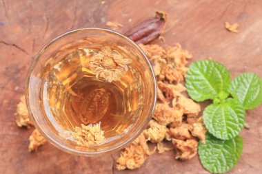 Chrysanthemum çayı ve kurutulmuş