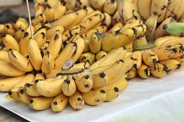 Banana madura no mercado — Fotografia de Stock