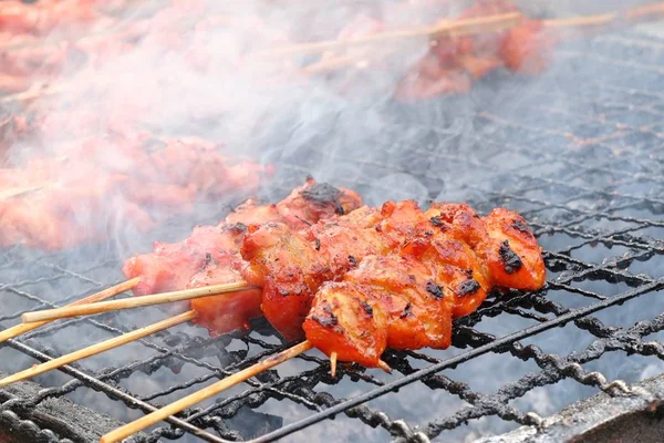 Grilled chicken at the market — Stock Photo, Image