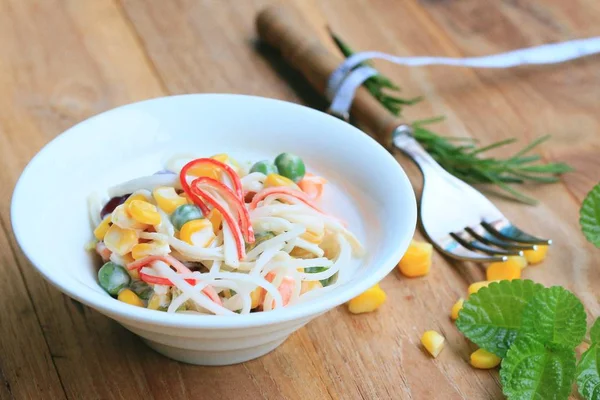 Ensalada con palitos de cangrejo —  Fotos de Stock