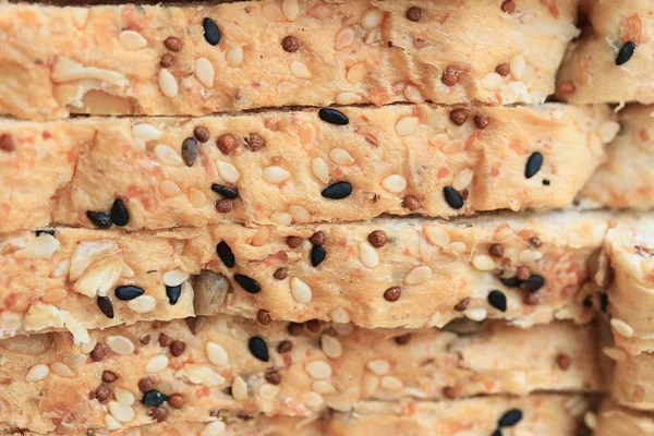 Whole wheat bread and sesame — Stock Photo, Image