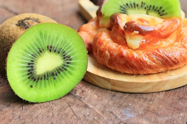 Brood kiwi fruit taart — Stockfoto