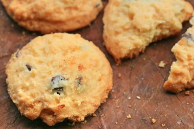 çikolatalı kurabiye ve kivi