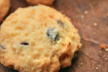 çikolatalı kurabiye ve kivi