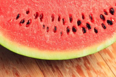 ahşap üzerine tatlı karpuz
